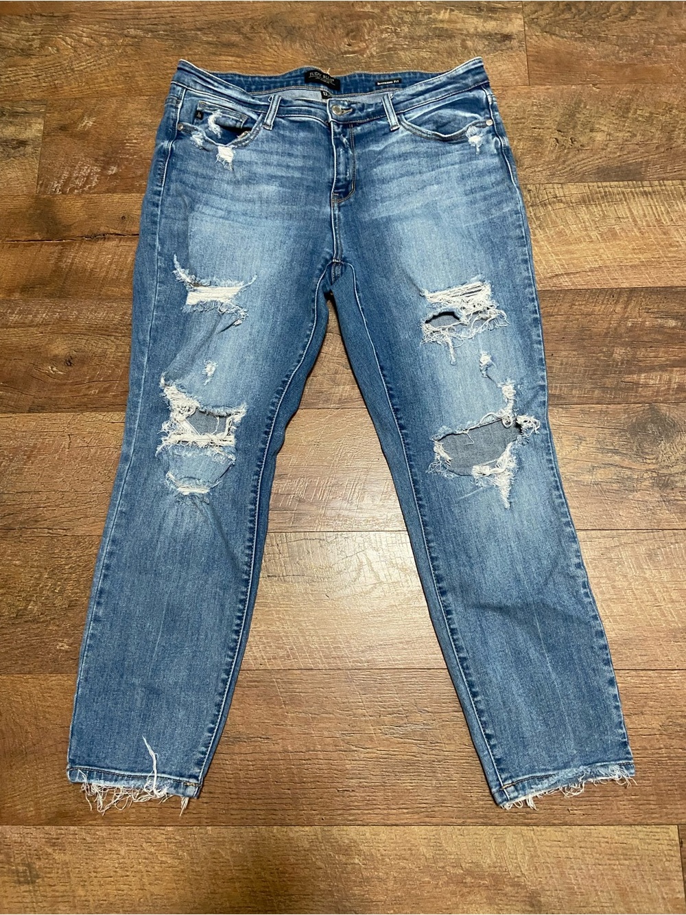 Judy Blue medium washed boyfriend blue jeans
